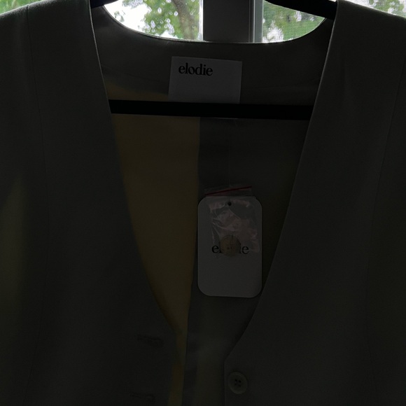 Nordstrom’s Elodie V-Neck Suiting Vest - Picture 4 of 5